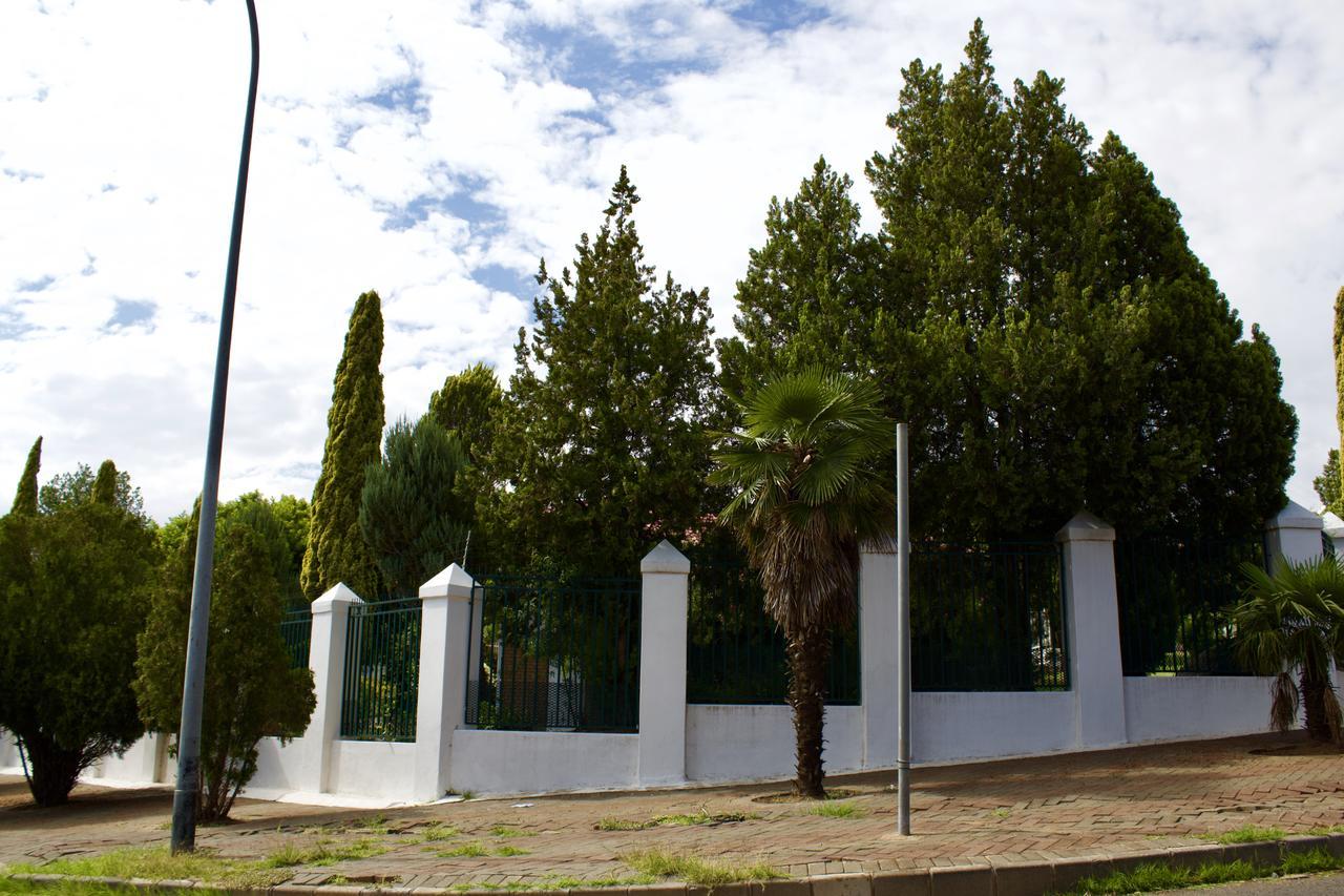 Pentagon Guesthouse Bloemfontein Exterior photo